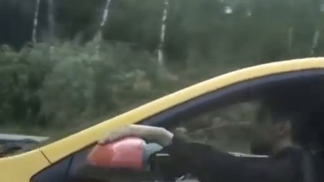 Грузовик украл зеркало у Яндекс Такси смотреть онлайн