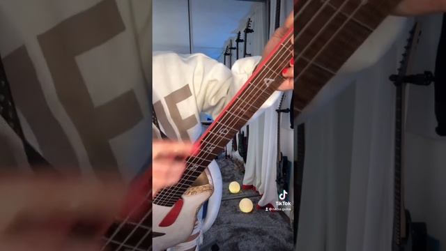 Выбор гитары #2 | Как проверить гриф в гитаре ? | Правильная форма грифа | #Shorts смотреть онлайн