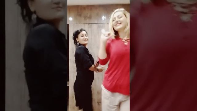 Видео очень красивых девушек и Танцы 2 смотреть онлайн