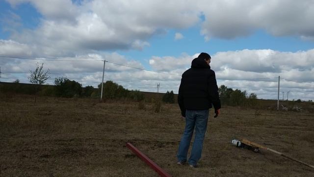 Забиваем заборные столбы отбойным молотком