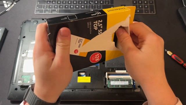 Samsung Notebook Festplatte erneuern SSD Einbau Tausch RV515 смотреть онлайн
