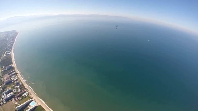Прыжок в Мексике над океаном и закрутка строп парашюта смотреть онлайн