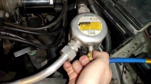 Заправка кондиционера  пропаном и фрионом r134 в автомобиле.