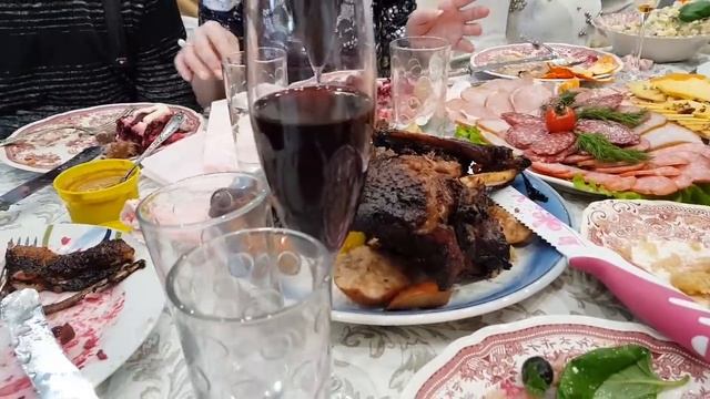 Отмечаем День Рождение Нагрянули две гостьи смотреть онлайн