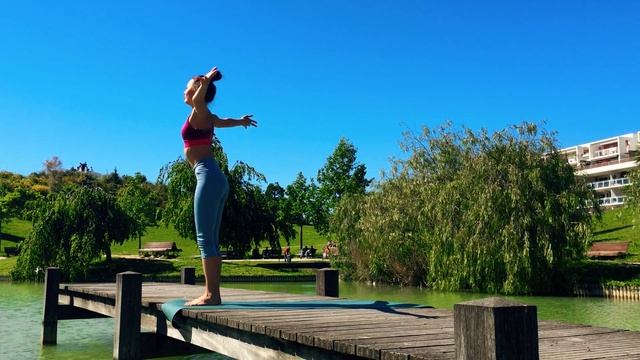 Динамичная практика йоги для всех уровней на 25 минут смотреть онлайн