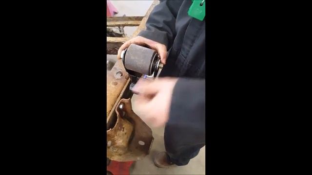 Leaf Spring Removal for a Chevy Pickup Truck смотреть онлайн