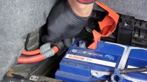 How to replace the car battery BMW 320d E46 ?