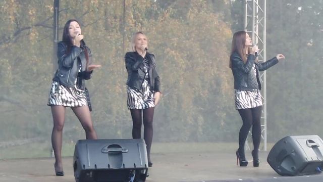 ОСЕННИЙ КАЛЕЙДОСКОП."Никогда не грусти!" Молодёжный театр эстрады. Трио. смотреть онлайн