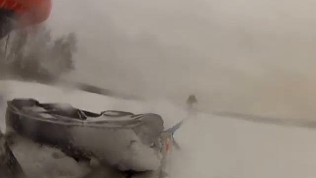 Сноубордист и лыжник за снегоходом :)