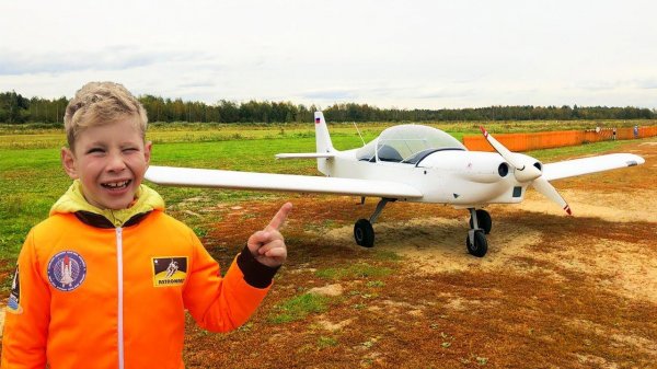 Flight on White Light Airplane Baby Pilot Super Lev play with Big Toys