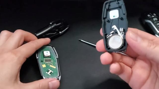 Ford Mustang 2019 - Como cambiar la pila/batería del control смотреть онлайн