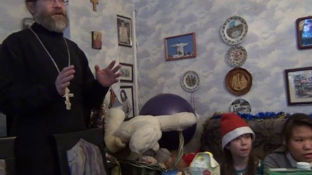 Отец Платон с детьми из детдома в Рождество www.priglasisirotu.ru смотреть онлайн