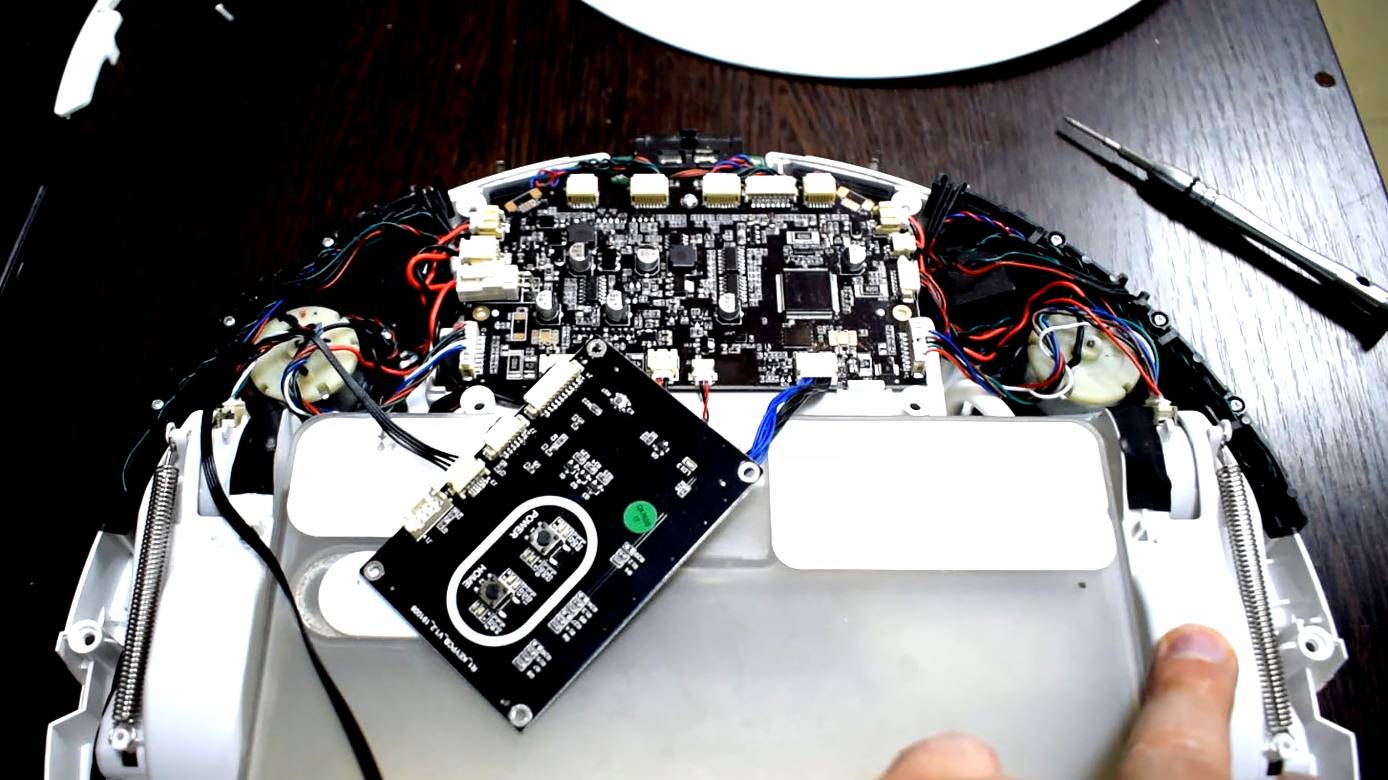 Ремонт робота пылесоса Xiaomi MI Robot Vacuum-Mop Essential смотреть онлайн