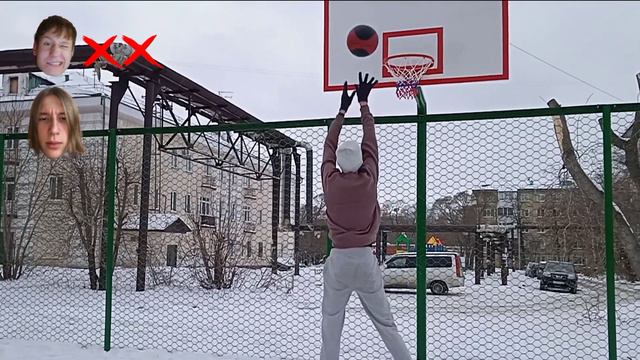 ЧЕЛЛЕНДЖ НА НАКАЗАНИЕ❗️ | ПРОИГРАВШИЙ ПРЫГАЕТ В СНЕГ БЕЗ ОДЕЖДЫ❗️ смотреть онлайн