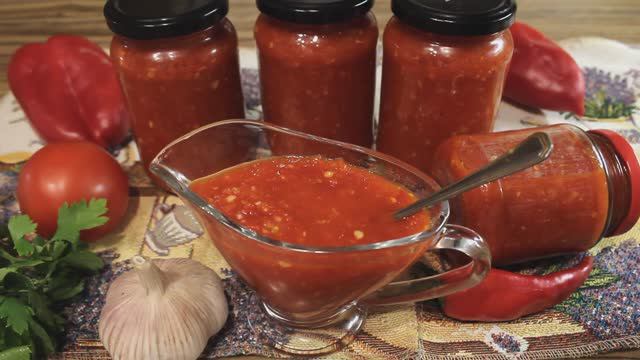 🍅Аджика домашняя! Рецепт вкусной аджики на зиму!🧄🌶 смотреть онлайн