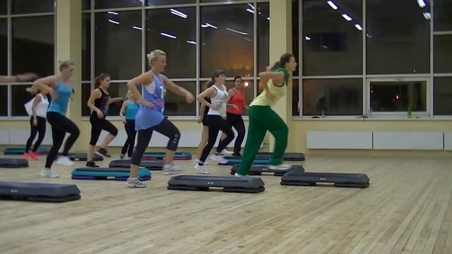 ℳОДℌЫЙ ПОℌℰДℰЛЬℌИК (step choreography, vertical step) смотреть онлайн