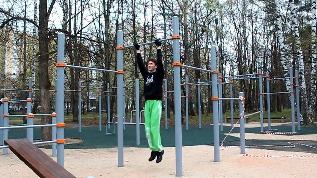 Hanging Knee Raises смотреть онлайн