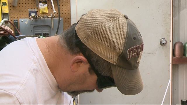 How It's Done With Darryl - Brazing a leak in a hydraulic steel tube смотреть онлайн