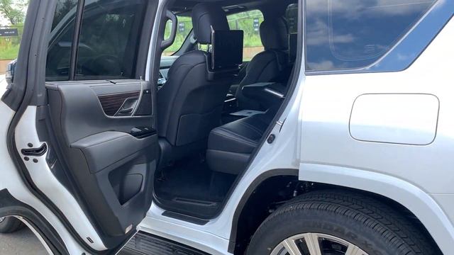 LX600, комплектация VIP BLACK EDITION