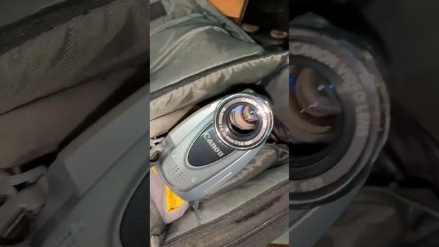 Відео камера Canon MV 790 вмикається з касетою з зарядкою смотреть онлайн