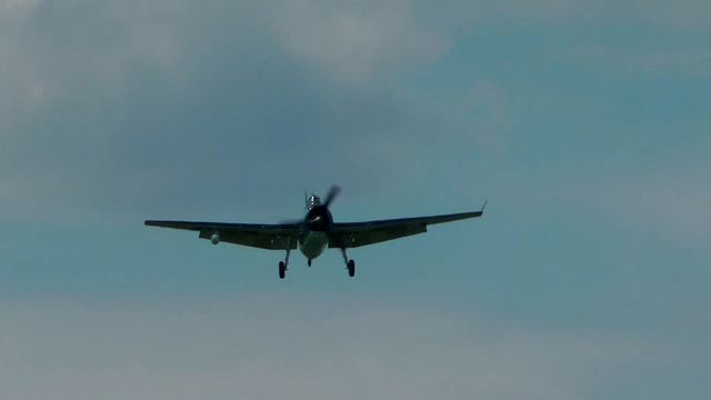 [HD] TBM-3 Avenger Landing Reading Regional Airport смотреть онлайн