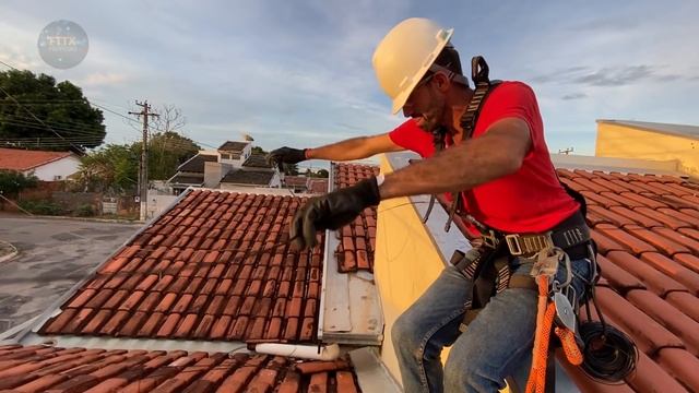 INSTALAÇÃO DE FIBRA ÓPTICA NA CASA DO CLIENTE | ANDERSON BEZERRA #FIBRA #ÓPTICA #FTTH #NAPRÁTICA смотреть онлайн