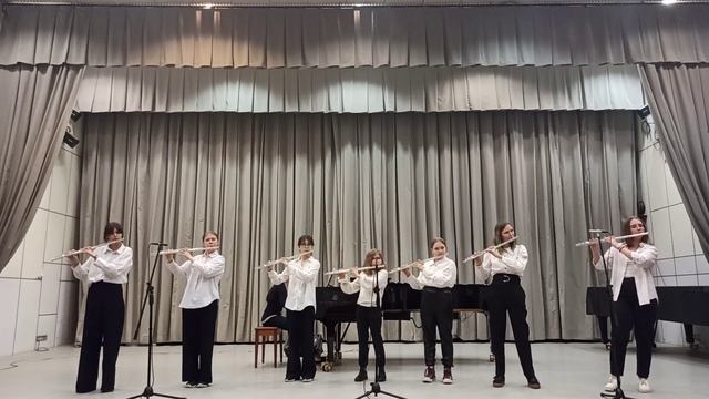Оркестр флейтистов "Junior Flutes". А.Безруких - Дельфины. смотреть онлайн