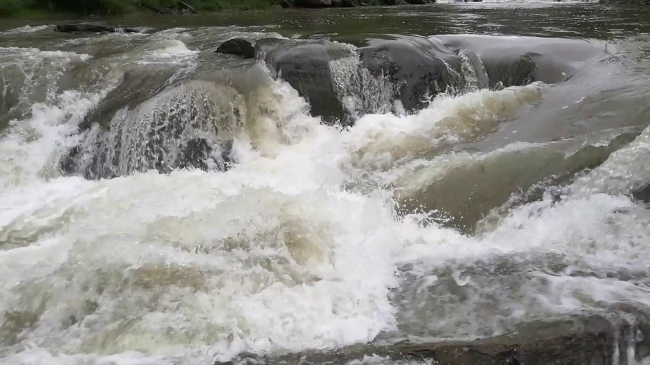 Кто и чем остановит этот поток воды? смотреть онлайн