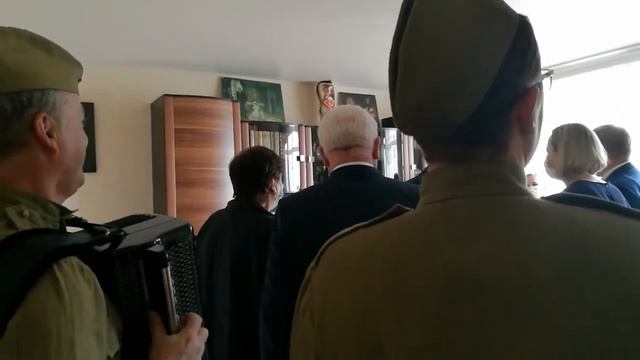 Творческий дуэт Иванов Юрий и Веревкин Максим. Поздравление ветеранов 26 апреля 2020 смотреть онлайн