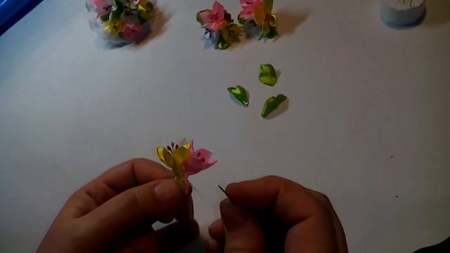 Мини-цветочки букетиком канзаши. смотреть онлайн