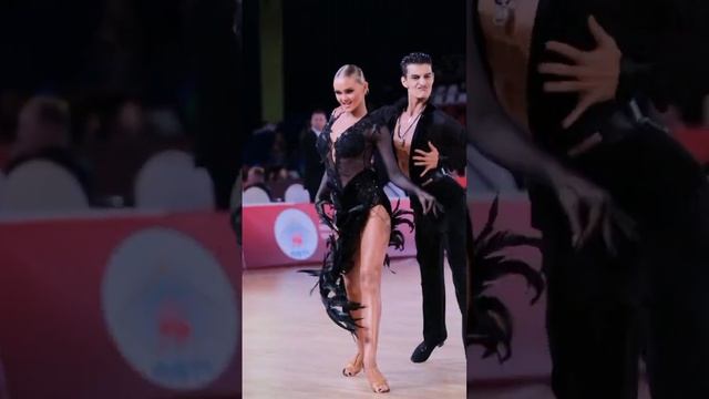 Лучшие??#бальныетанцы #dance #бальники #dancer #dancing смотреть онлайн