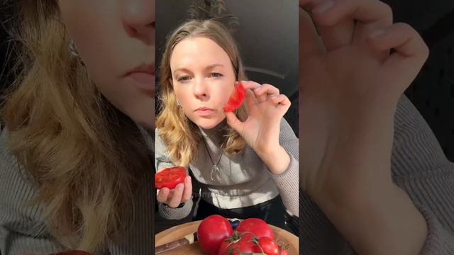 Сладкие томаты в деревня живёт!