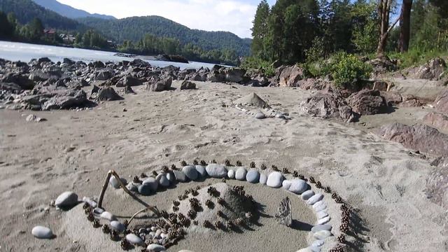 03.09.2023. Россия. Алтайский край. Шишечный Стоунхэндж на берегу реки Катунь смотреть онлайн