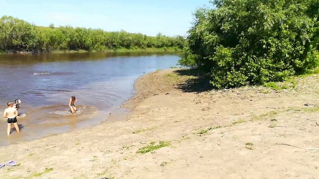 Отмечаем день рождения мужа, купаемся на нашей речке омке смотреть онлайн