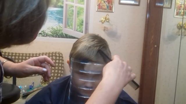 Как подстричь ребенка ,дома самой ?.Life hack how to cut bangs child . смотреть онлайн