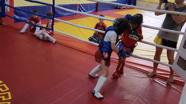 Кикбоксинг дети! Денис 7 лет - Илья 8 лет.