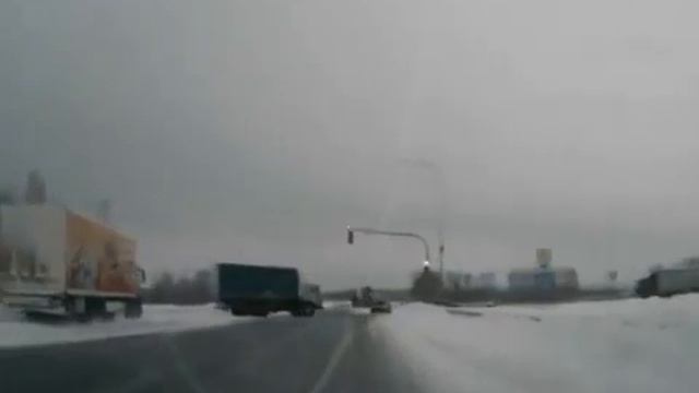 Эффектно затормозил на светофоре смотреть онлайн