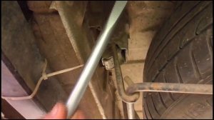 Распорол колесо достаю запаску на  ВАЗ-Ларгусе