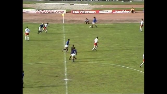 George Best plays for Europe XI with Beckenbauer, Eusébio, Rivera & Müller | RARE FOOTAGE смотреть онлайн