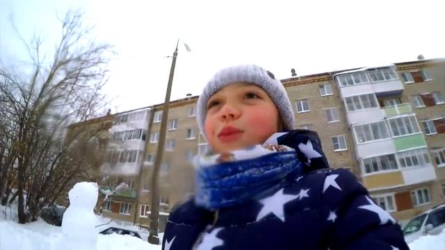 Снежная крепость во дворе. Ночь перед днём рождения Христины. Многодетки