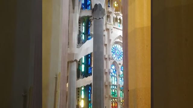 Gaudi Cathedral _Саграда_часть4, церковь в Барселоне, строящаяся с 1882 года по сей день. смотреть онлайн