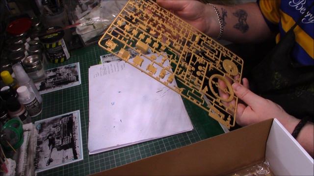 Ryefield-Model 1/35 5075 Pz.Kpfw.VI Ausf.E Tiger I Initial Production Early 1943 (Unboxing) смотреть онлайн