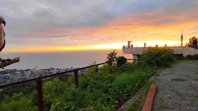 Где самые шикарные закаты в Гагре?Абхазия красивые локации. Смотровая Площадка в Гагре. Абхазия 202 смотреть онлайн