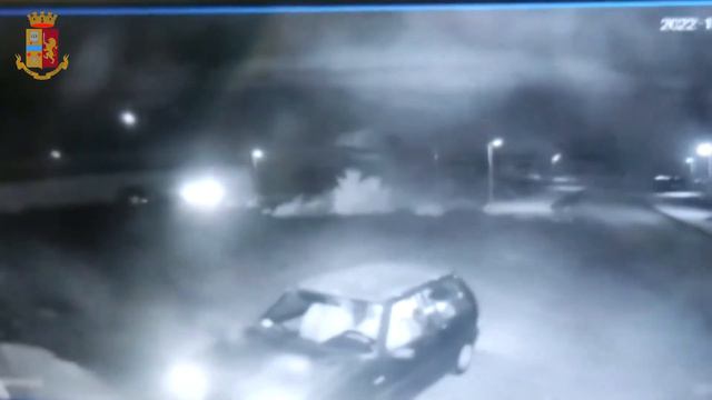 Catania, fermati dalla polizia mentre tentano una rapina. 3 Arrestati смотреть онлайн