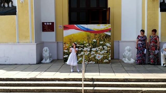 Песня "Когда приходит бабушка." поёт Дарья. смотреть онлайн