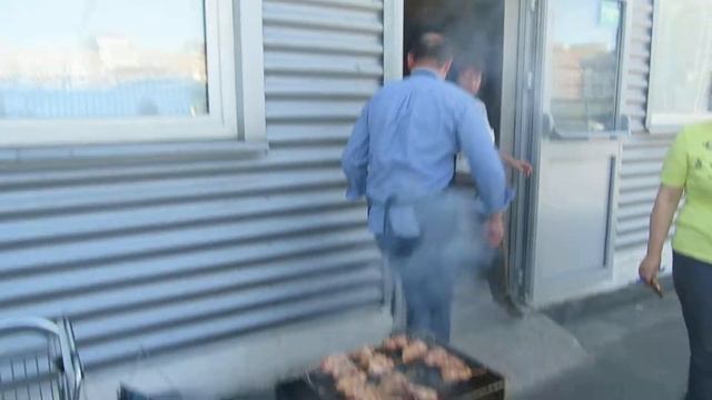 Лазерсон у мангала . смотреть онлайн