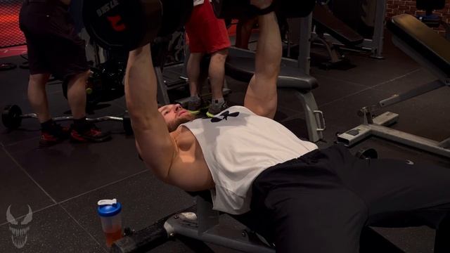 ГРУДНЫЕ НА РЕЛЬЕФ и МАССУ✅ Рабочая схема?#aesthetic #venom #chestday #грудныемышцы