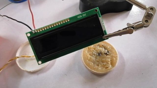 Obstacle Avoidance Sensor & LCD with Arduino смотреть онлайн