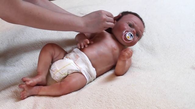 Уход за силиконовой куклой реборн / Silicone Reborn Doll смотреть онлайн