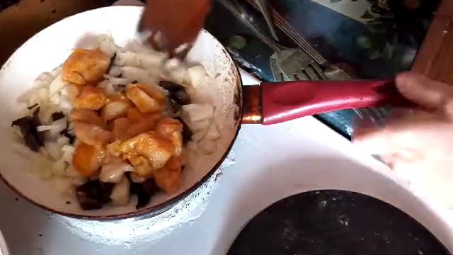 Быстрая еда из куринои грудки грибов и вермишели. смотреть онлайн